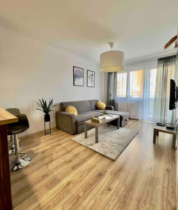 Apartbroniewskiego